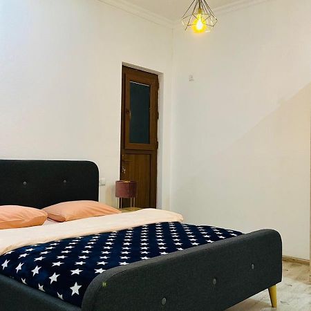 Sweet Apartment In Kutaisi Bagian luar foto
