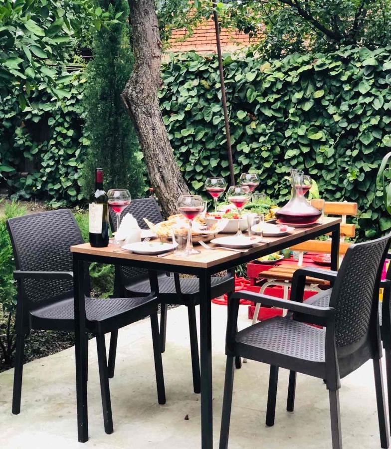 Sweet Apartment In Kutaisi Bagian luar foto