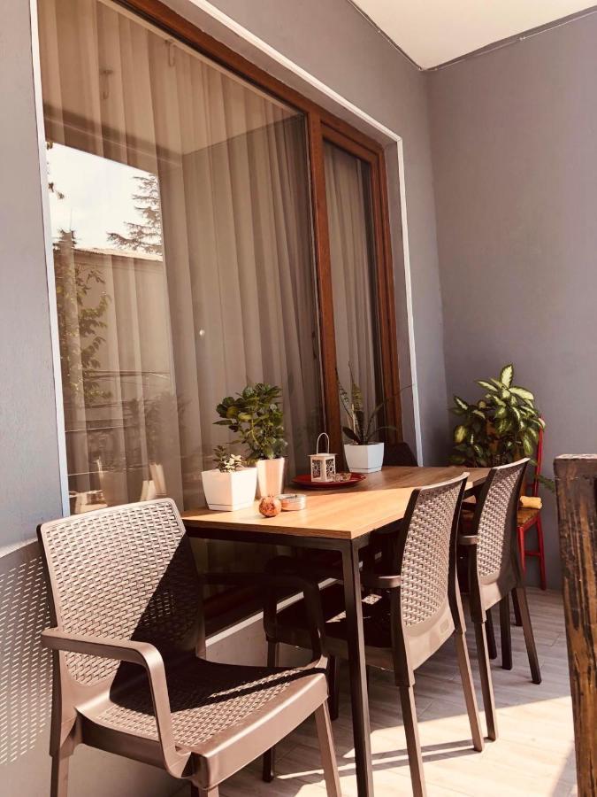 Sweet Apartment In Kutaisi Bagian luar foto
