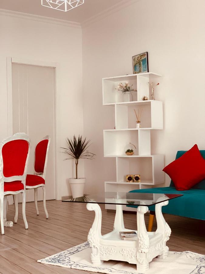 Sweet Apartment In Kutaisi Bagian luar foto