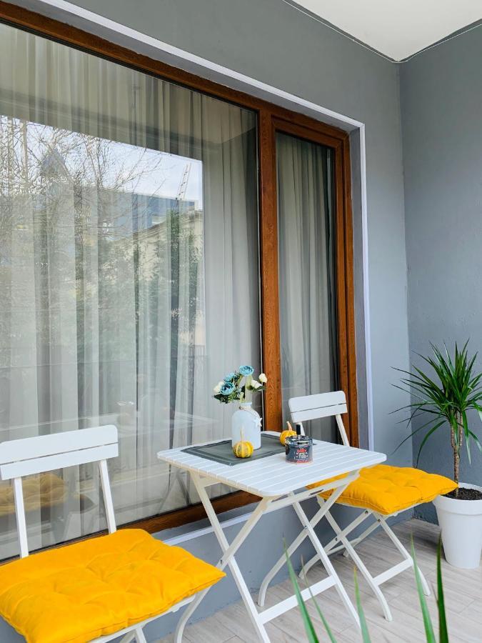 Sweet Apartment In Kutaisi Bagian luar foto