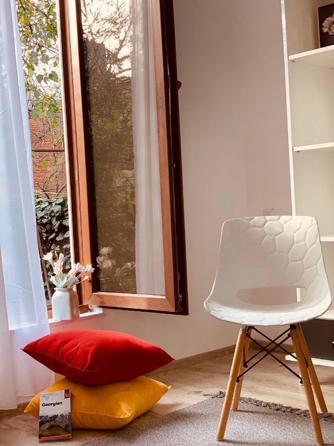 Sweet Apartment In Kutaisi Bagian luar foto