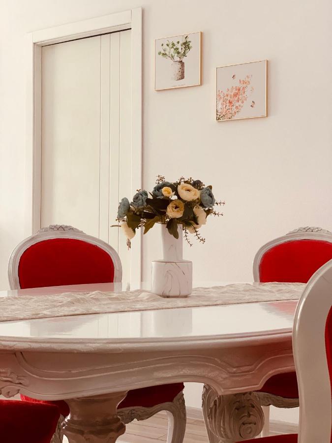 Sweet Apartment In Kutaisi Bagian luar foto